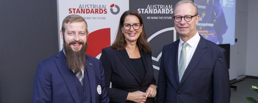 Expert Talks EU-Standardisierungsstrategie 2026 bei Austrian Standards am 8. Oktober 2026. v.l.n.r: Daniel Herbst, GS ÖVE, Valerie Höllinger, CEO Austrian Standards  & Georg Konetzky, Sektionschef BMWET 