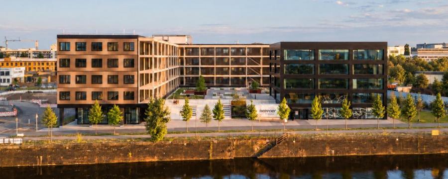 Holzgebäude Rockywood, dessen Tragstruktur CO₂ dauerhaft speichert