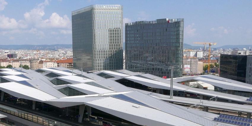 The Icon Vienna mit dem Wiener Hauptbahnhof