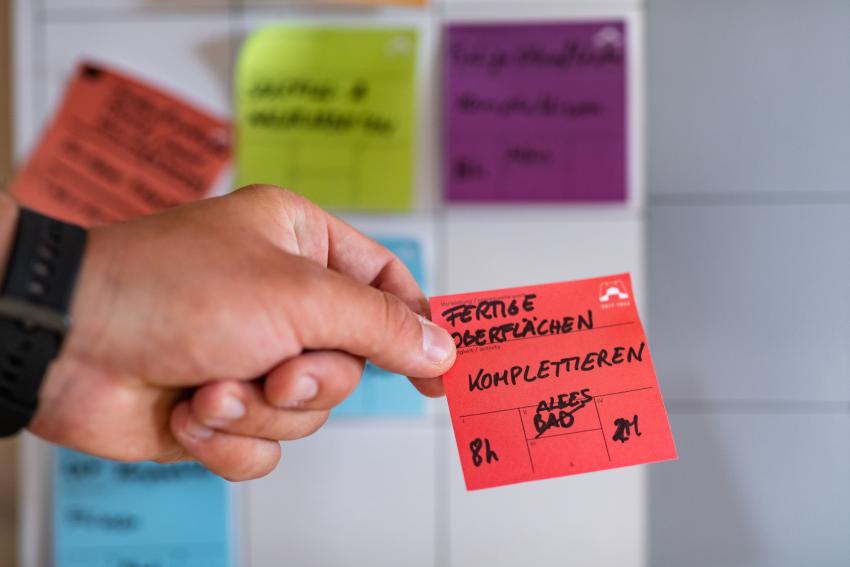 Post its auf Pinnwand