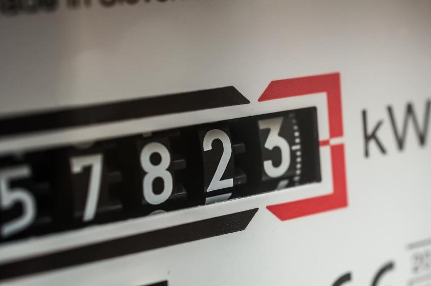 Stromzähler als Symbolbild für hohen Strompreis