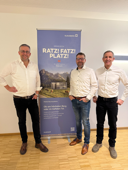 Torsten Höfer, GF der KLEUSBERG GmbH & Co. KG und die beiden Mitarbeiter in Österreich, Bernd Strauß und Werner Miesl (von li nach re).