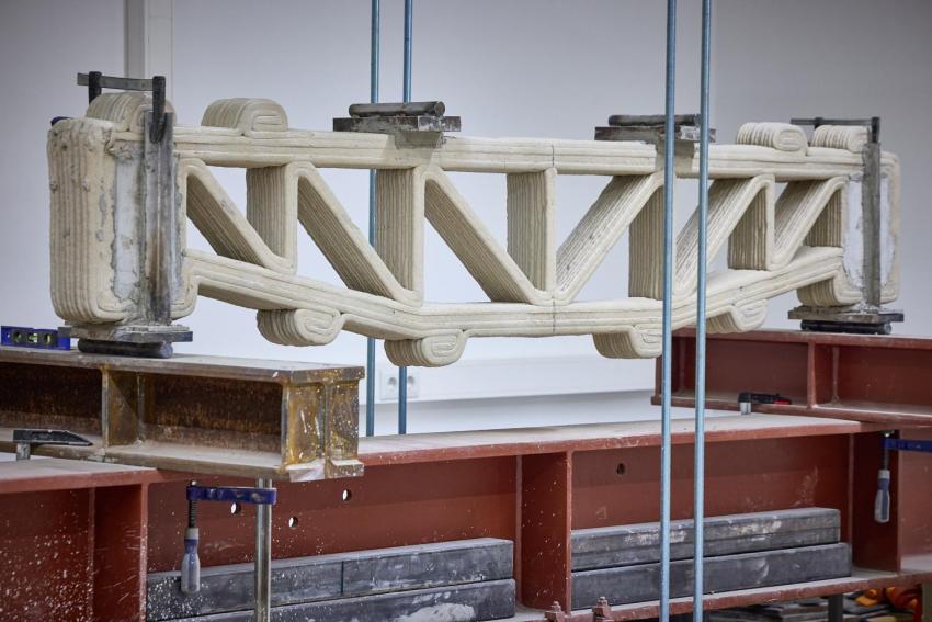 §D gedrucktes Betonteil hängt