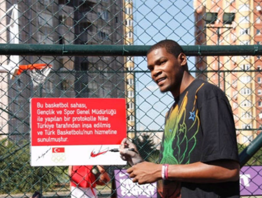 Nike Yeni Basketbol Sahaları Açmaya Devam Ediyor