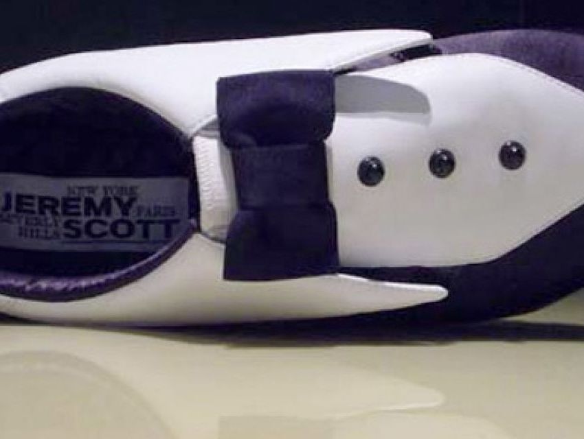 Jeremy Scott adidas’a smokin giydirdi