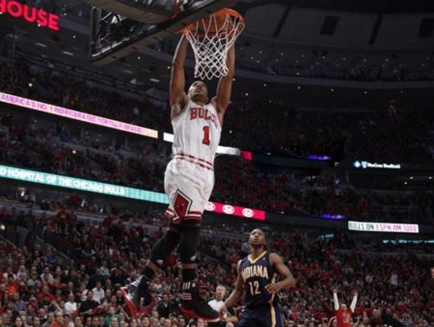 Derrick Rose Crazy Light ile Uçuyor