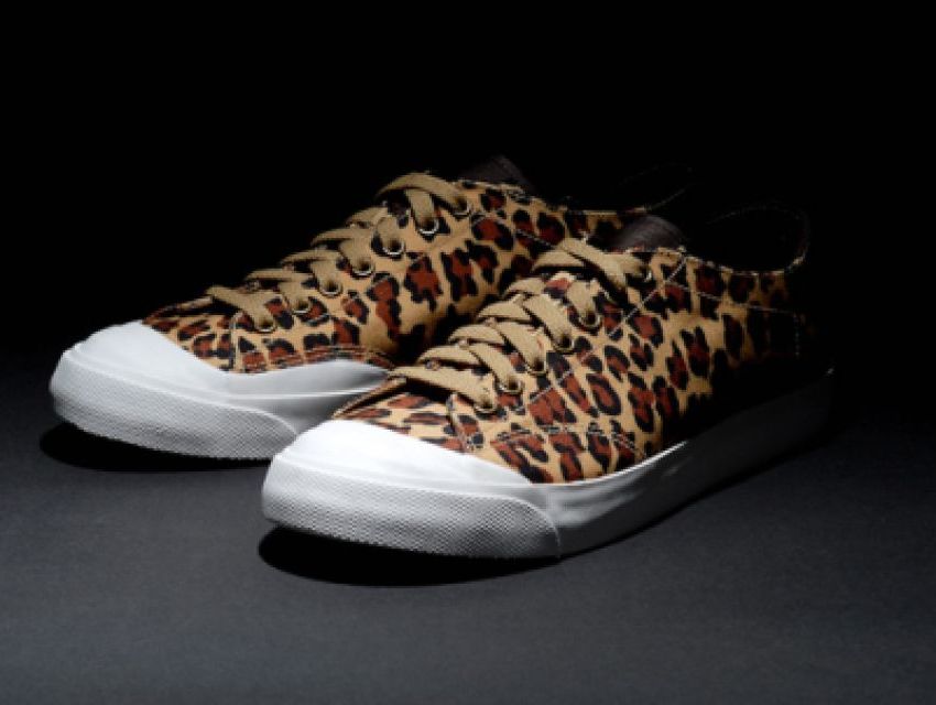 Nike, leopar deseniyle de çok şık