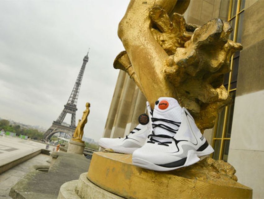 Heykellere Reebok Pump Giydirmece