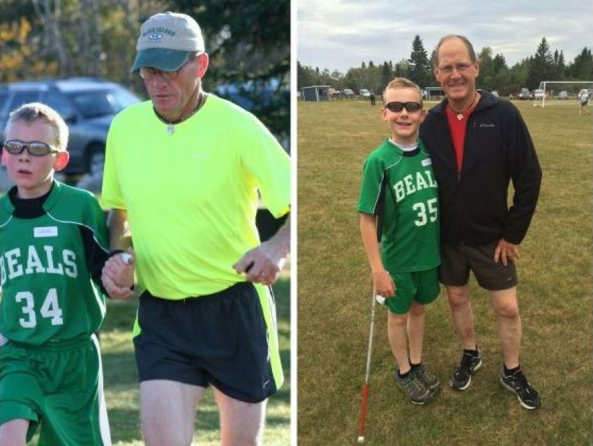 Görme Engelli Koşucu Babasının Yardımıyla Yarışıyor