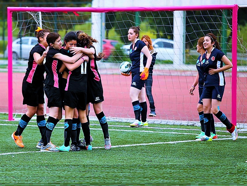 Kadınlar İçin Futbol