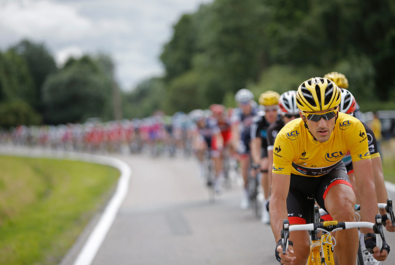 bisikletciler_ve_formalari_sari