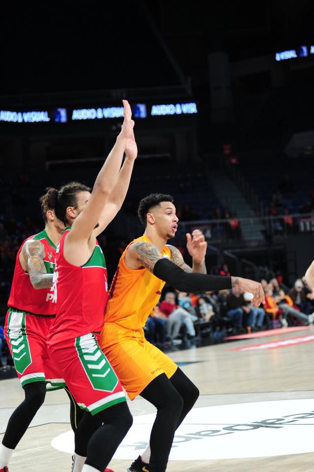 Tahincioglu Basketbol Super Ligi Pinar Karsiyaka Galatasaray Rekabeti