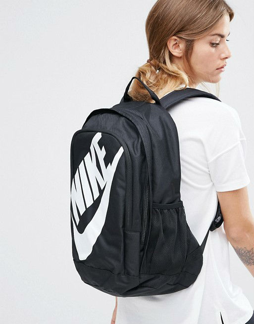 nike-sirt-cantasi