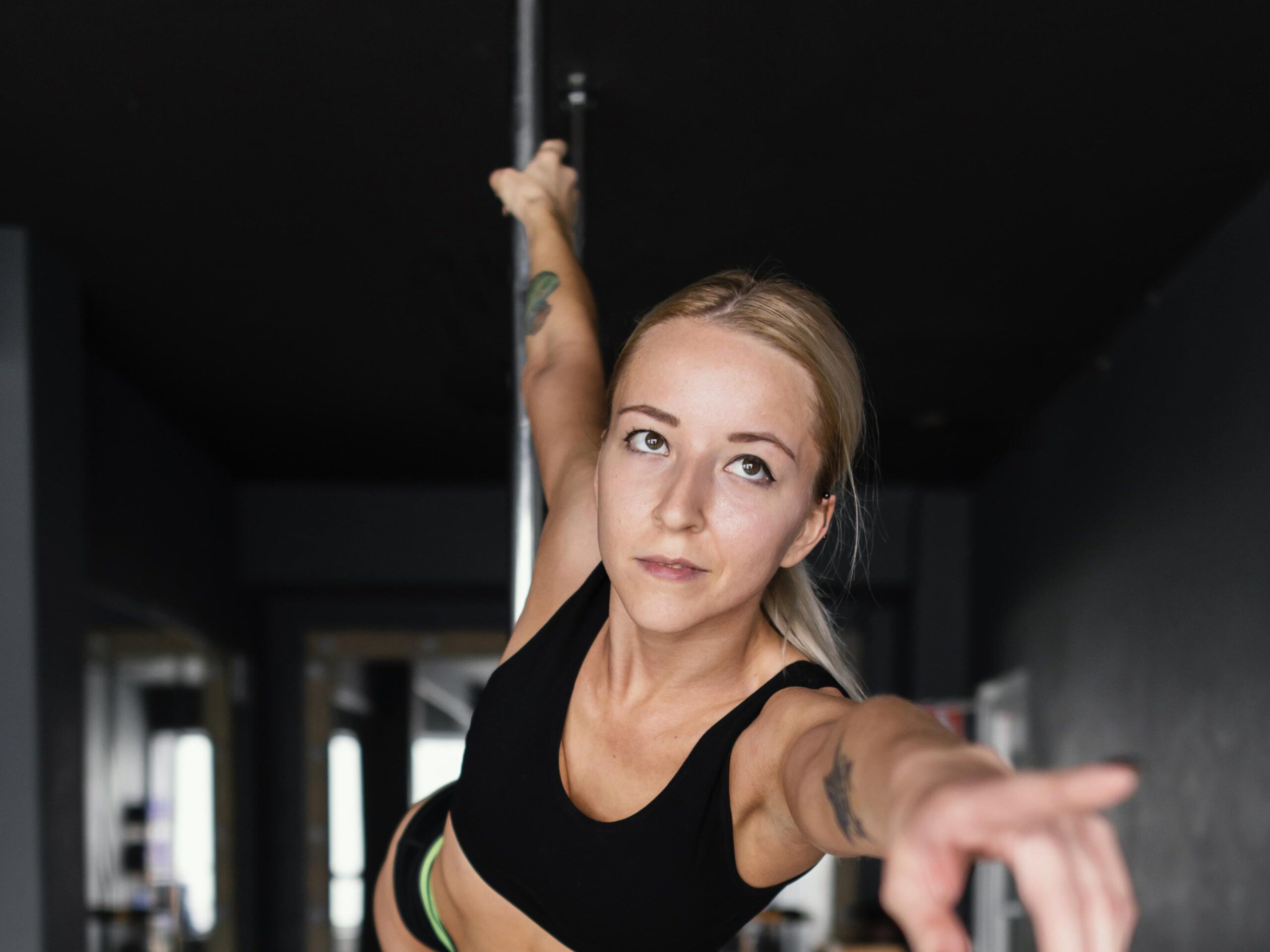 Pole Dance Yaparken Esneklik Sağlayacak 12 Kıyafet Önerisi