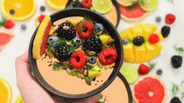 Birbirinden Lezzetli ve Faydalı Smoothie Tarifleri kapak