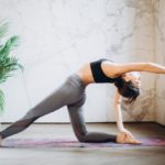 Yoga Yaparken Nasıl Giyinilmeli