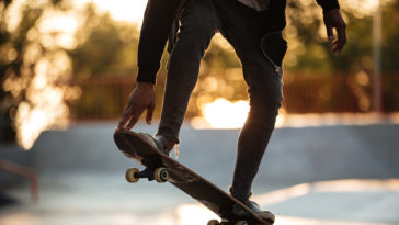 KAYKAY YAPARKEN GİYİLEBİLECEK AYAKKABILAR