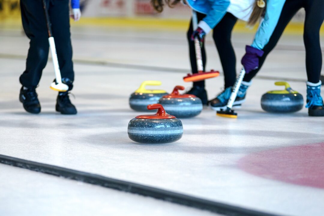 Takım Çalışmasının Buz Üzerindeki Dansı Curling Sporu Nedir?