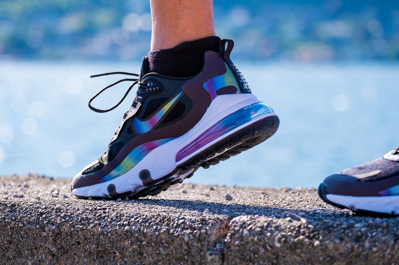 Liselilere Özel: Şık ve Sportif Ayakkabılarla Okulun Starı Ol