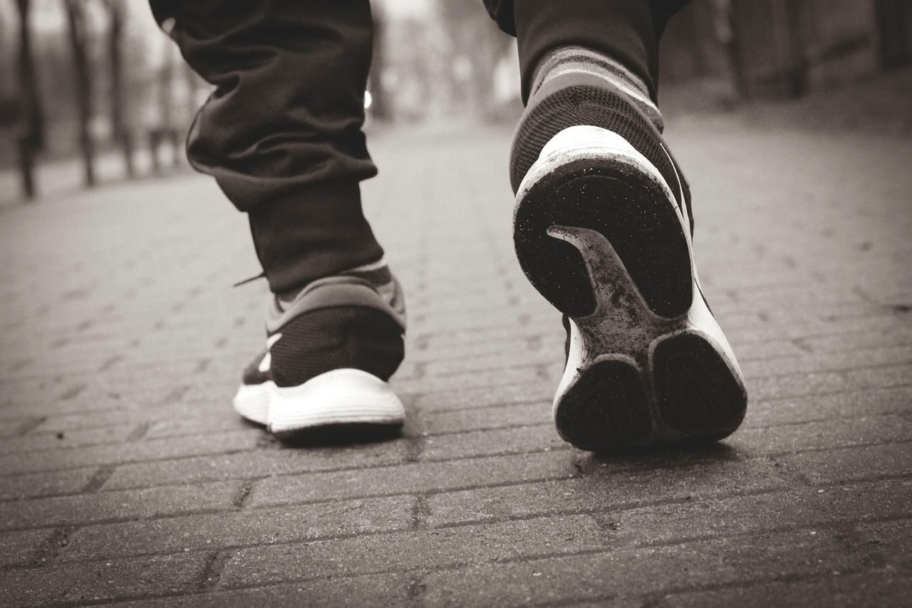 Skechers ile Uzun Mesafe Yürüyüşleri: En Konforlu Modeller