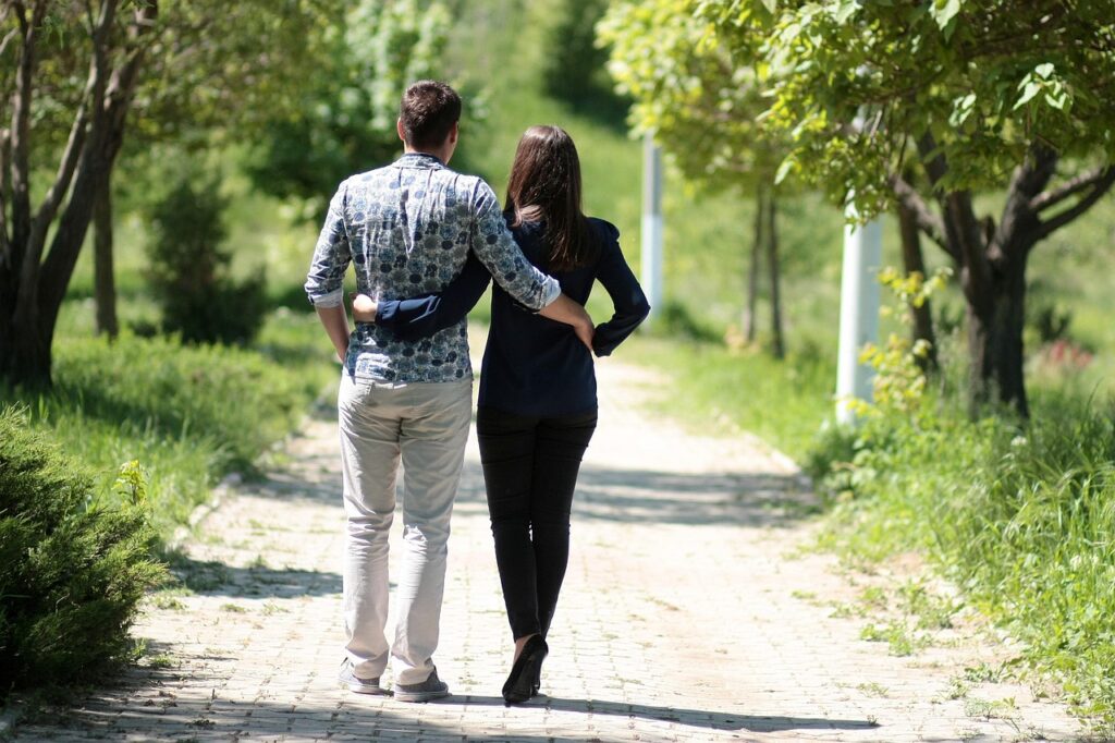 Skechers Arch Fit mi GO WALK mı? Günlük Yürüyüş İçin Hangisi?