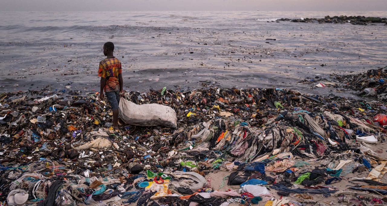 pollution textile on beach