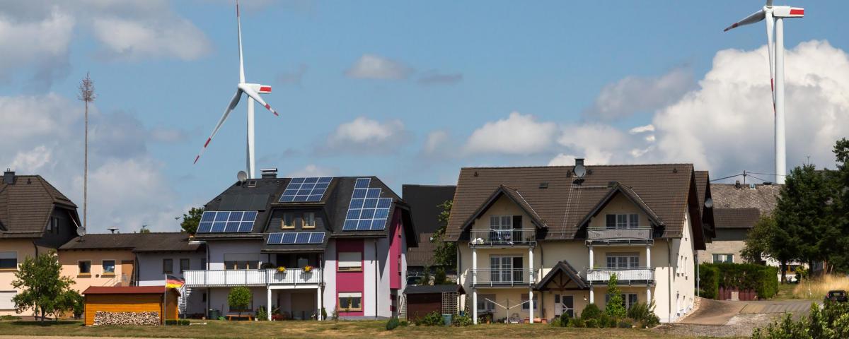 Photovoltaik und Windkraft - Laut Klimaschutzgesetz sollen sie bald zwei Prozent der Fläche Baden-Württembergs ausmachen.