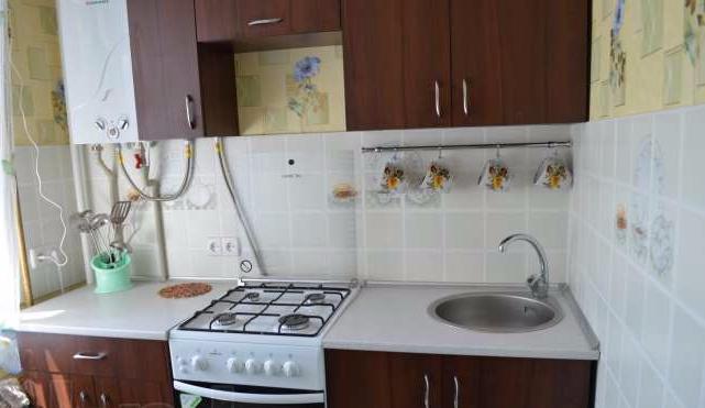 Двухкомнатная квартира посуточно в Керчи, ул. Комарова, 2