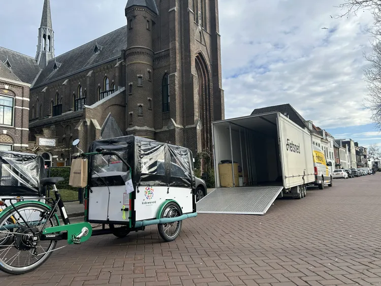 Uitlevering KDV bakfiets bij Kidswereld