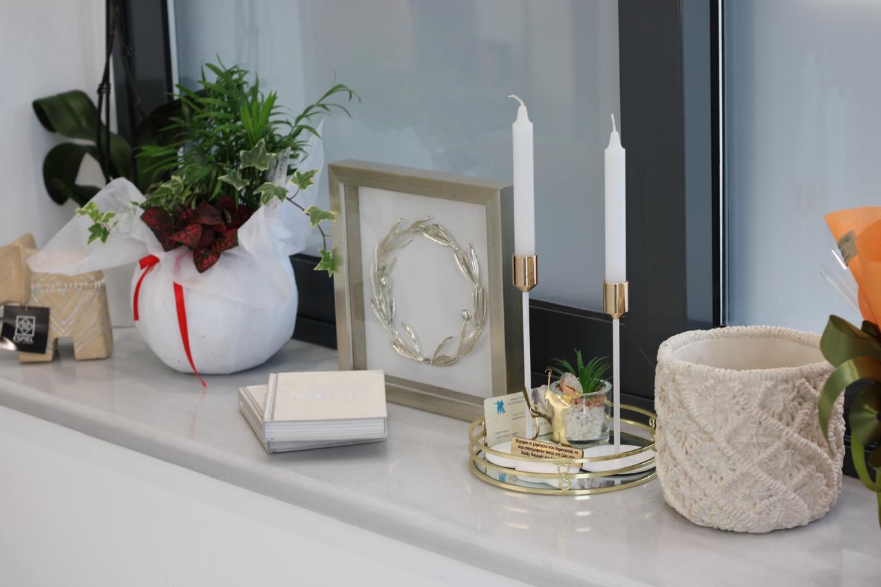 Πορτρέτο της οδοντιάτρου Ευαγγελίας Καυκούλα στο ιατρείο της στην Αθήνα.