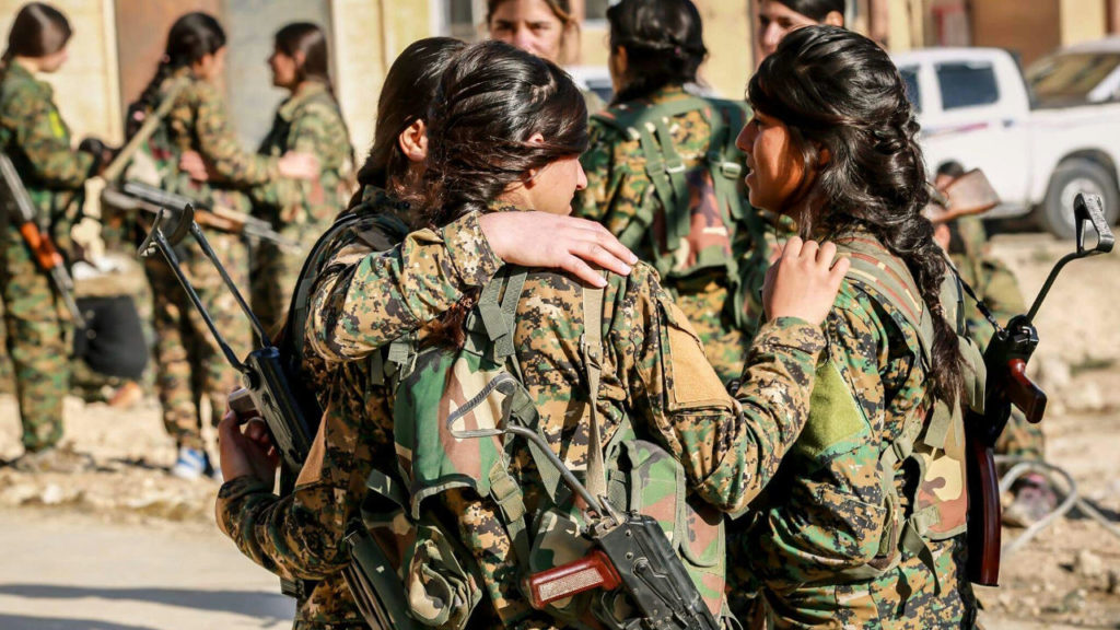 مقاتلات من قوات «حماية الشعب»