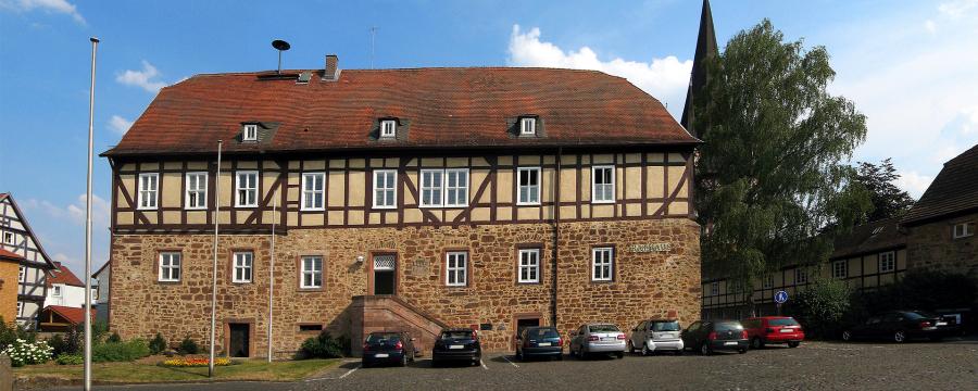 Neustadt in Mittelhessen hat Angst um den Datenschutz - Hier das Rathaus der Stadt