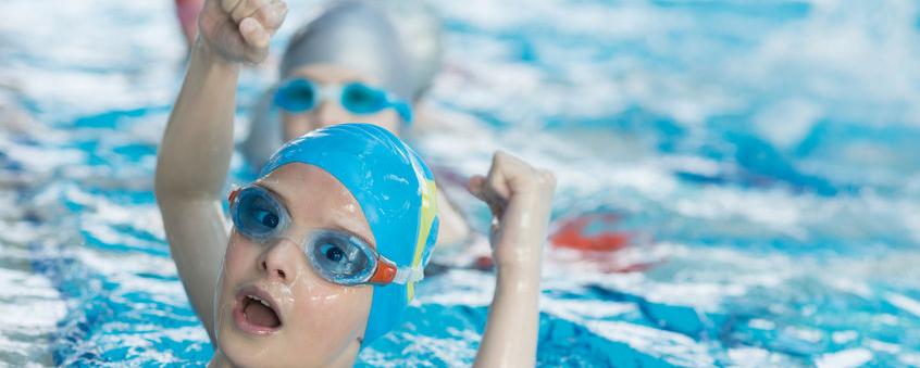 1400 Schwimmbäder wurden seit der Jahrtausendwende geschlossen - den Kommunen fehlt das Geld - erstmals muss sich dank einer Petition nun der Bundestag mit dem Thema beschäftigen!