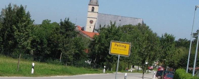 Der Ort Petting hat seit vielen Jahren Erfahrung mit dem Diebstahl von Ortsschildern