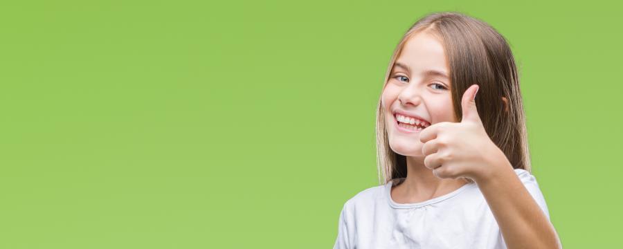 Daumen hoch: Kommunen sind Kinderrechte wichtig