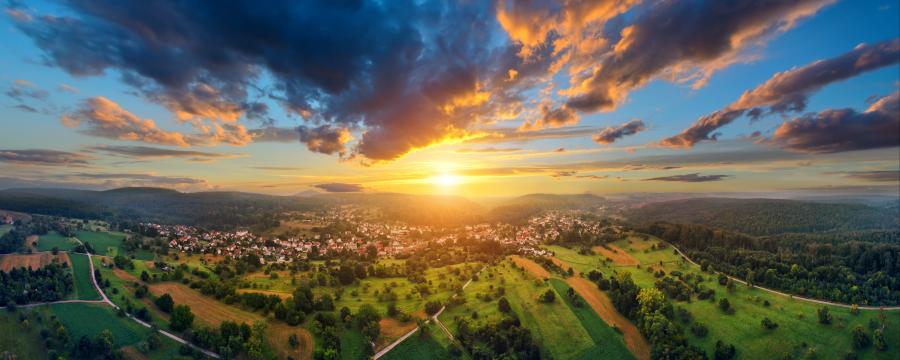 Dörfer im Sonnenuntergang