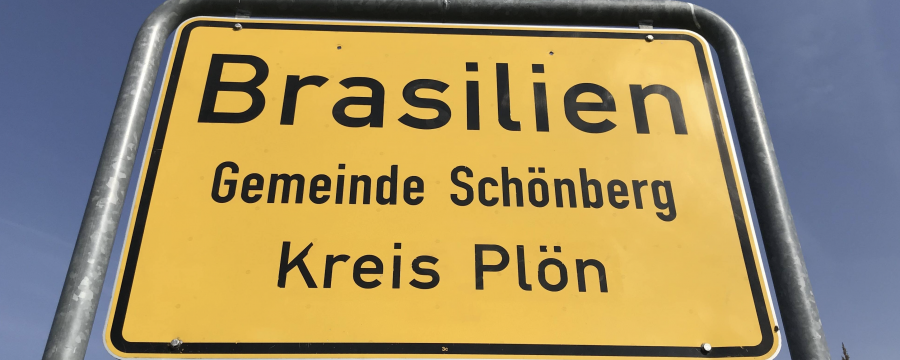Skurrile Orte haben häufig ein Problem mit Diebstählen von Ortsschildern - so auch Brasilien in Schleswig-Holstein. ein Ort will sich aber nun umbenennen - nicht nur wegen der Diebstähle!