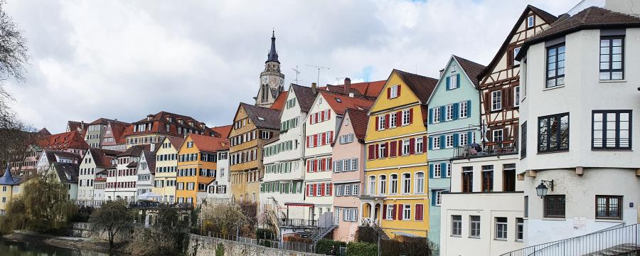 Tübingen - die Geschäfte in der Altstadt sind geöffnet.