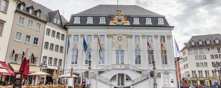 Bürgermeister verdienen in Deutschland extrem unterschiedlich, die Pensionsansprüche sind ebenfalls sehr unterschiedlich geregelt - im Bild: Das Rathaus von Bonn
