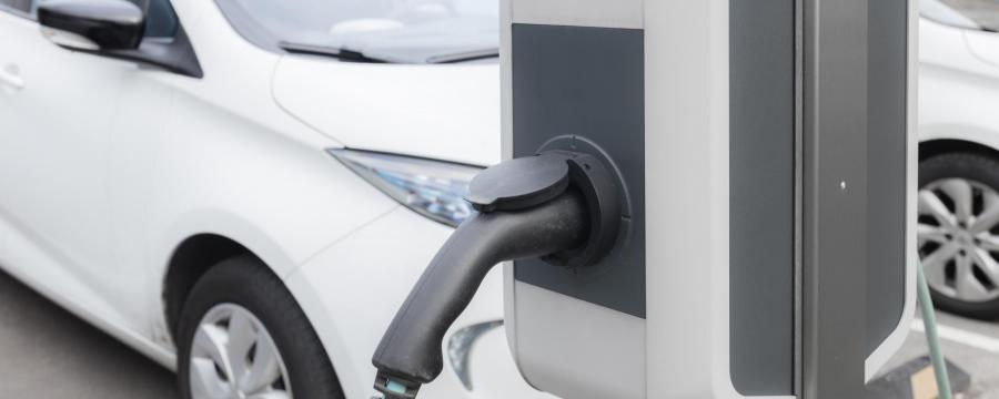 E-Auto an der Ladesäule