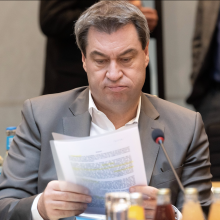 Die Länder sind sich über die neuen Corona-Regeln einig - der Lockdown wird verlängert. Bayerns Ministerpräsident Söder kündigte frühere Weihnachtsferien an.