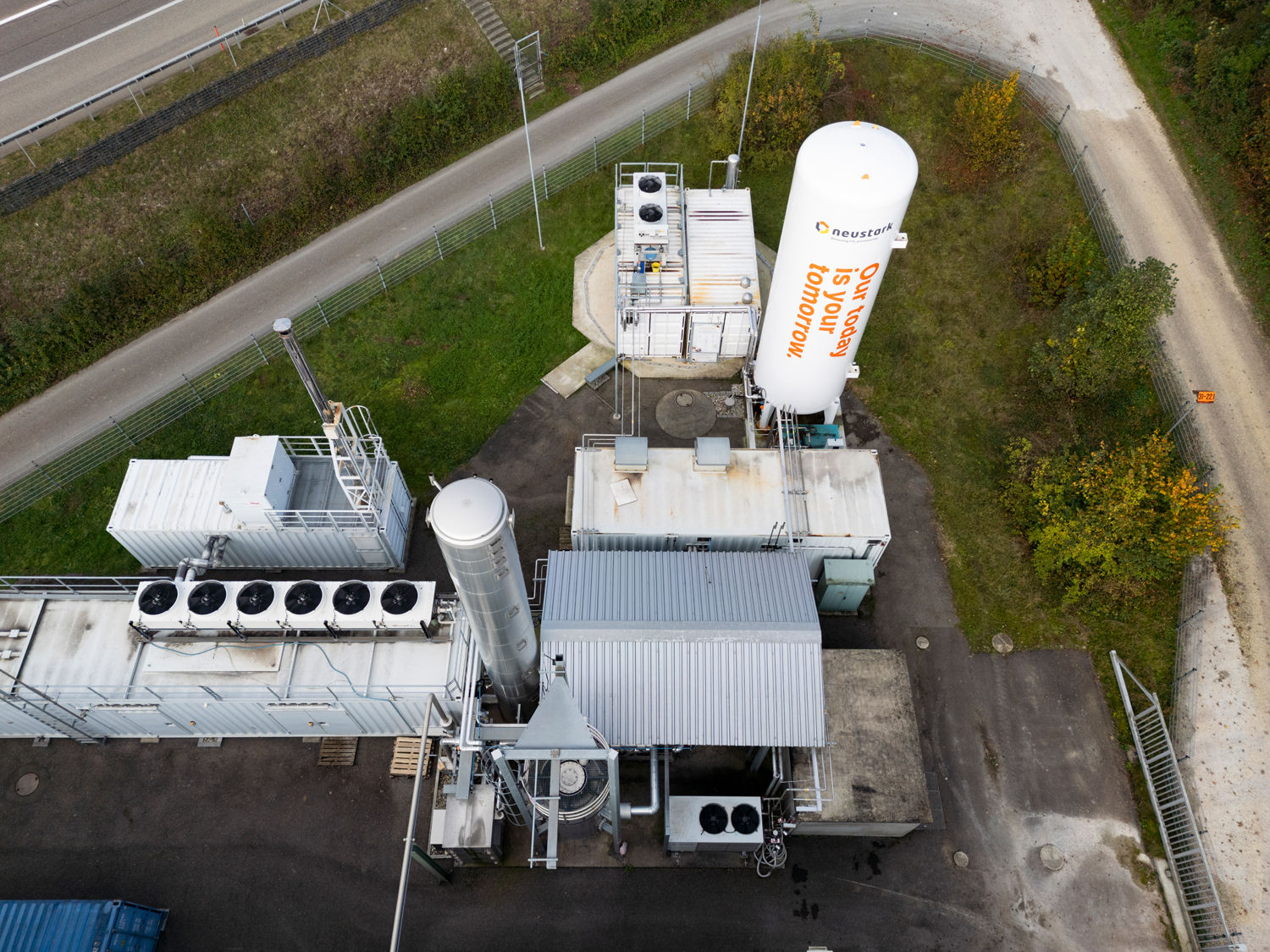 Neustark partners with you to capture your emission volumes at point source and valorize your CO2 by turning it into permanent carbon removal.