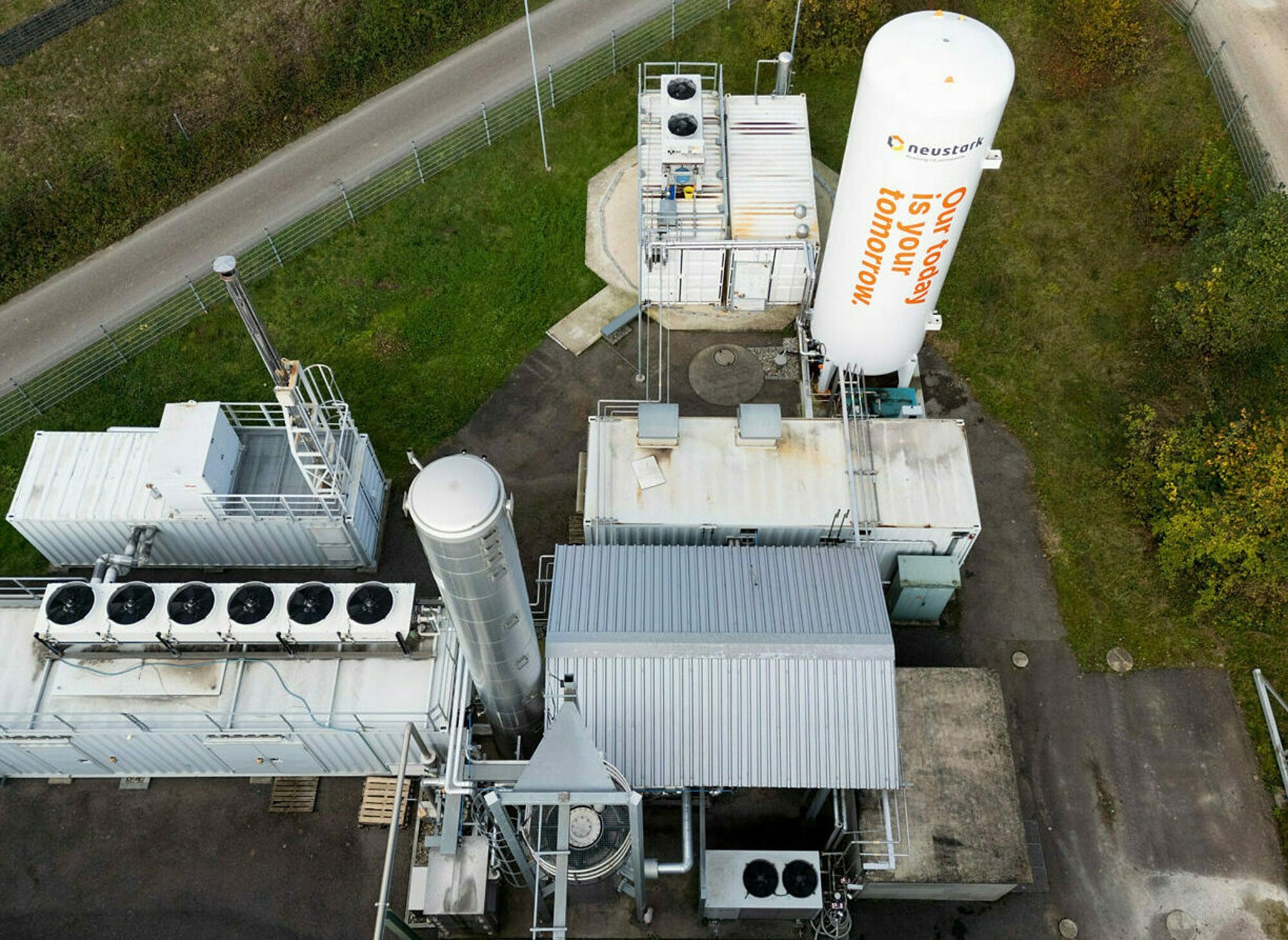 Neustark partners with you to capture your emission volumes at point source and valorize your CO2 by turning it into permanent carbon removal.