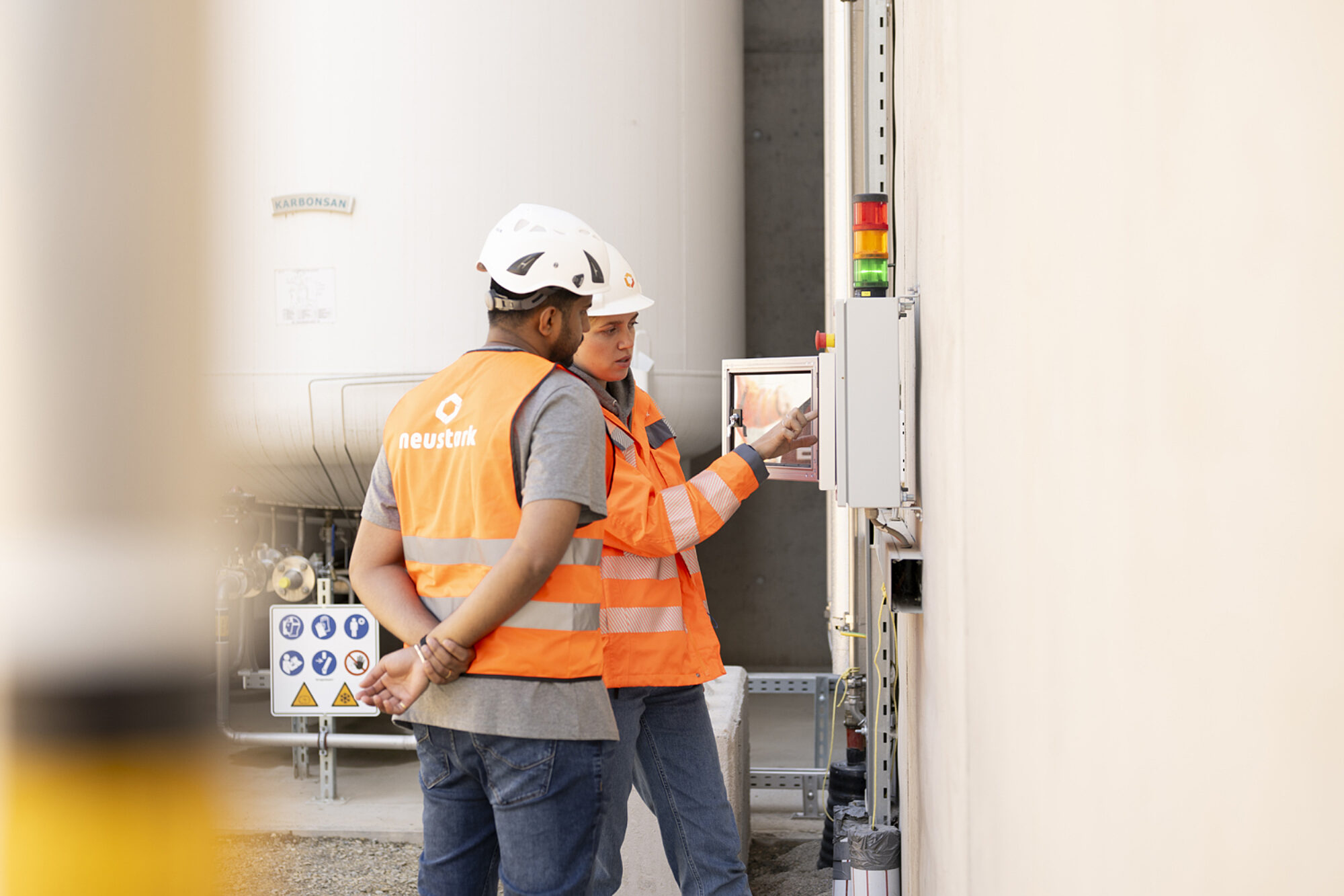 Neustark turns this waste stream into a carbon sink. We've created and deployed a solution that mineralizes CO₂ in demolished concrete aggregate – thus permanently storing it and removing the CO₂ from the atmosphere.