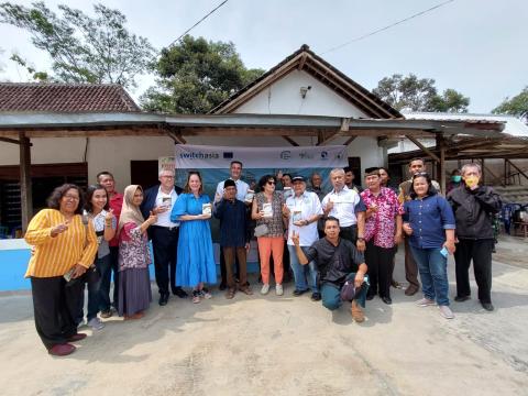 Miembros del Parlamento de la UE visitaron el proyecto de Arroz Bajo en Carbono liderado por Preferred by Nature en Indonesia