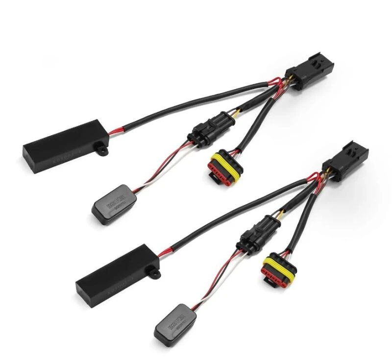 AlphaRex 13-18 Ram 1500/2500 mit Stock-LED-Rückfahrscheinwerfern auf AlphaRex LUXX-Serie Rückfahrscheinwerfer-Konverter