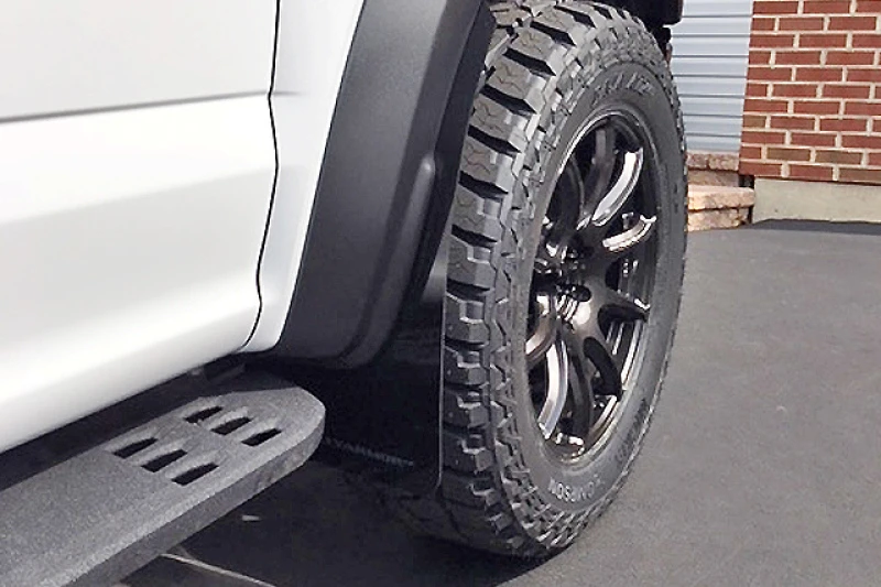 Rally Armor 17-20 Ford F-150 Raptor Gen 2 Schwarz UR Schmutzfänger mit dunkelgrauem Logo