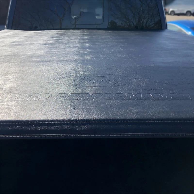 Ford Racing 15-22 F-150 Ford Performance Tri-Fold Tonneau Abdeckung - 5,5 Zoll Bett