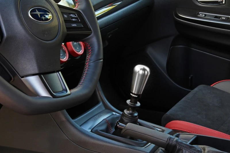 Perrin 1,8 Zoll SS-Tapered-Schaltknauf für 15-22 Subaru WRX (mit Rassel-Fix) - gebürstet