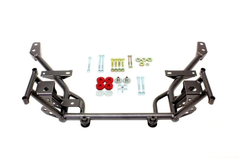 BMR 05-14 S197 Mustang K-Member mit 1/2 Zoll tieferen Motoraufhängungen und Standard-Lenkerhalterungen - Black Hammertone